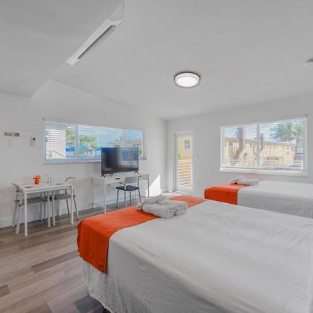 Spacious Studio With Balcony And Parking At The Beach -M46 Hollywood Bagian luar foto