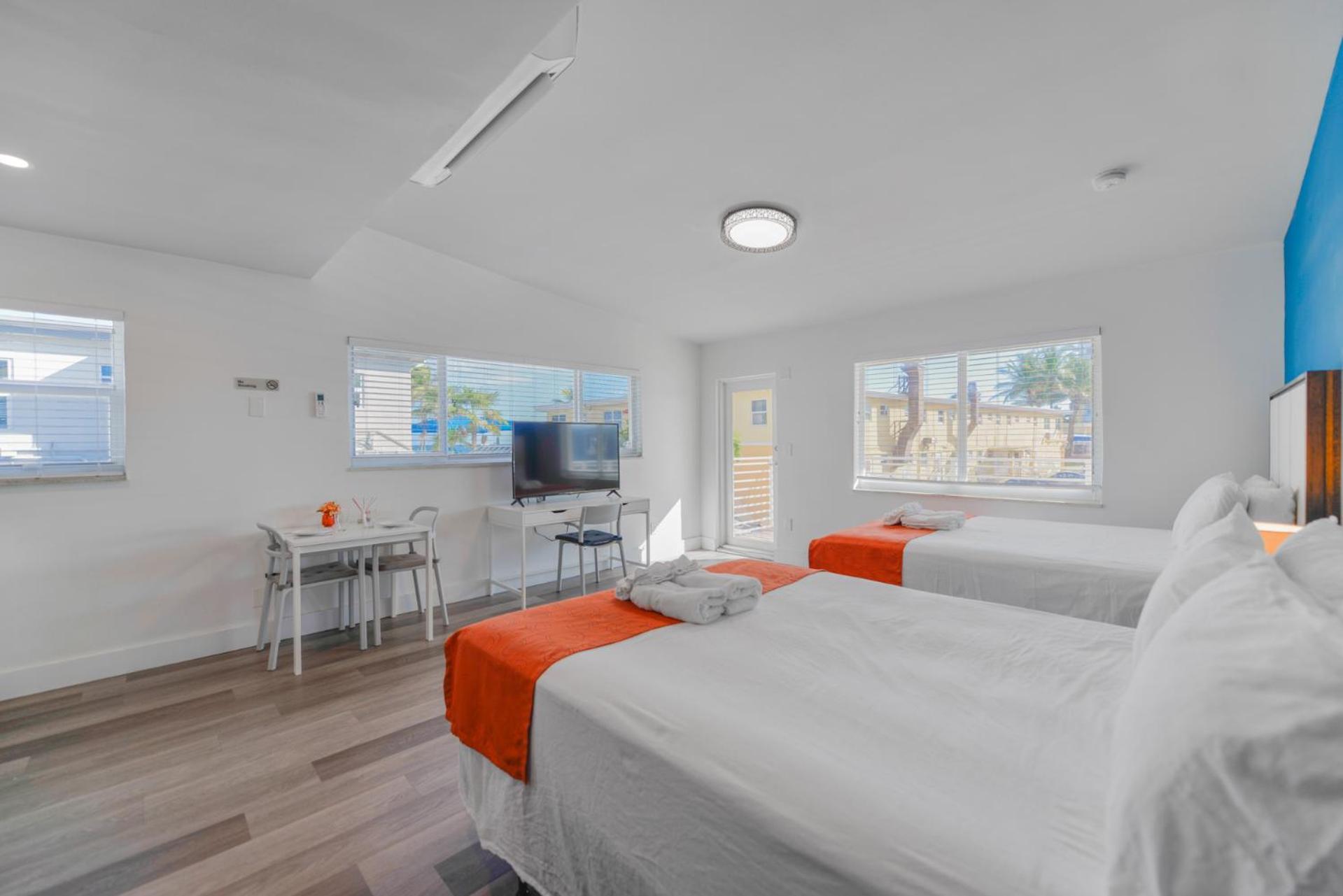 Spacious Studio With Balcony And Parking At The Beach -M46 Hollywood Bagian luar foto