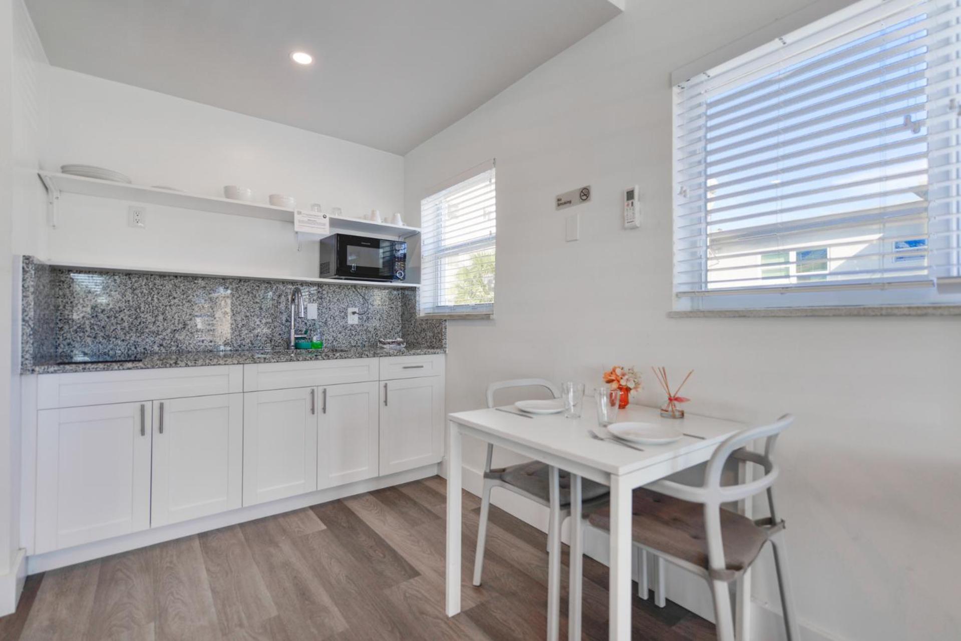 Spacious Studio With Balcony And Parking At The Beach -M46 Hollywood Bagian luar foto