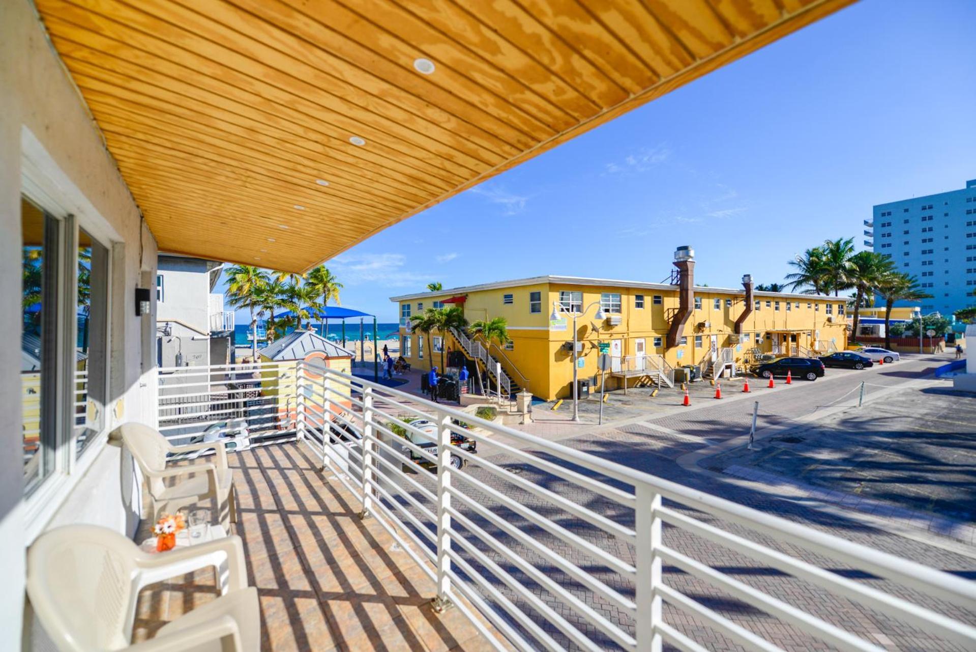 Spacious Studio With Balcony And Parking At The Beach -M46 Hollywood Bagian luar foto