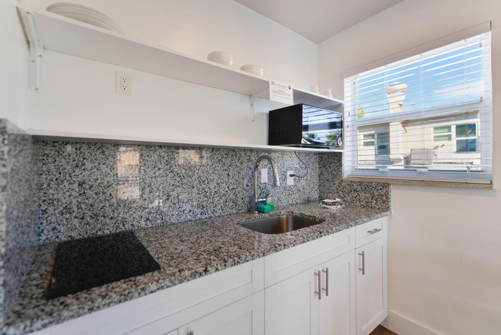 Spacious Studio With Balcony And Parking At The Beach -M46 Hollywood Bagian luar foto