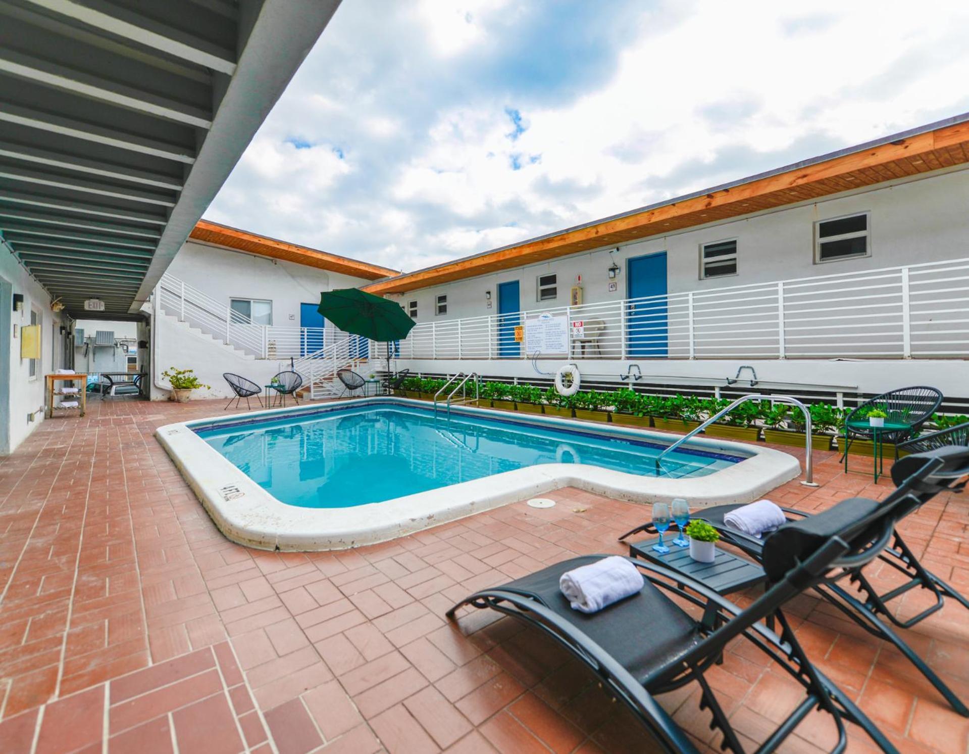 Spacious Studio With Balcony And Parking At The Beach -M46 Hollywood Bagian luar foto