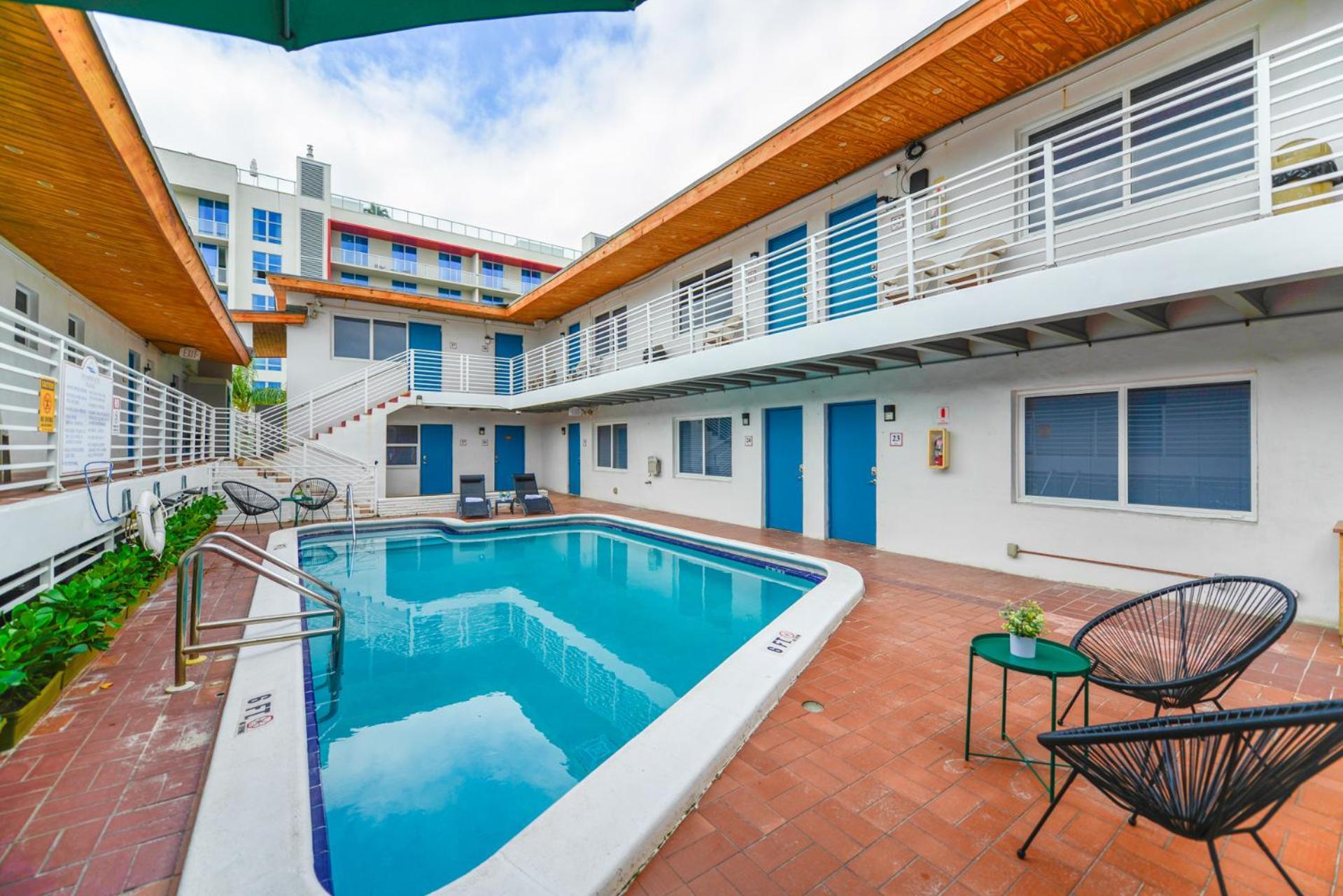 Spacious Studio With Balcony And Parking At The Beach -M46 Hollywood Bagian luar foto